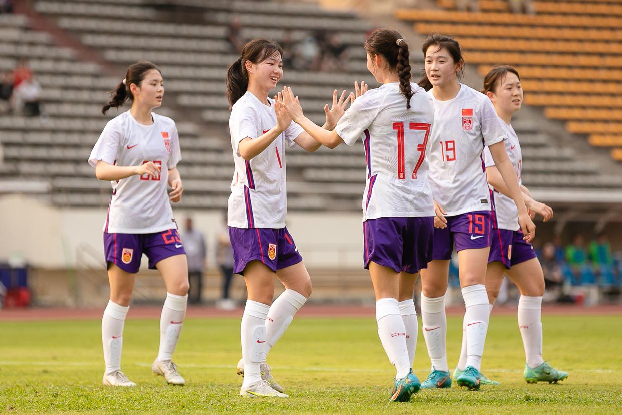 中国女足备战国际女足友谊赛，巅峰对决