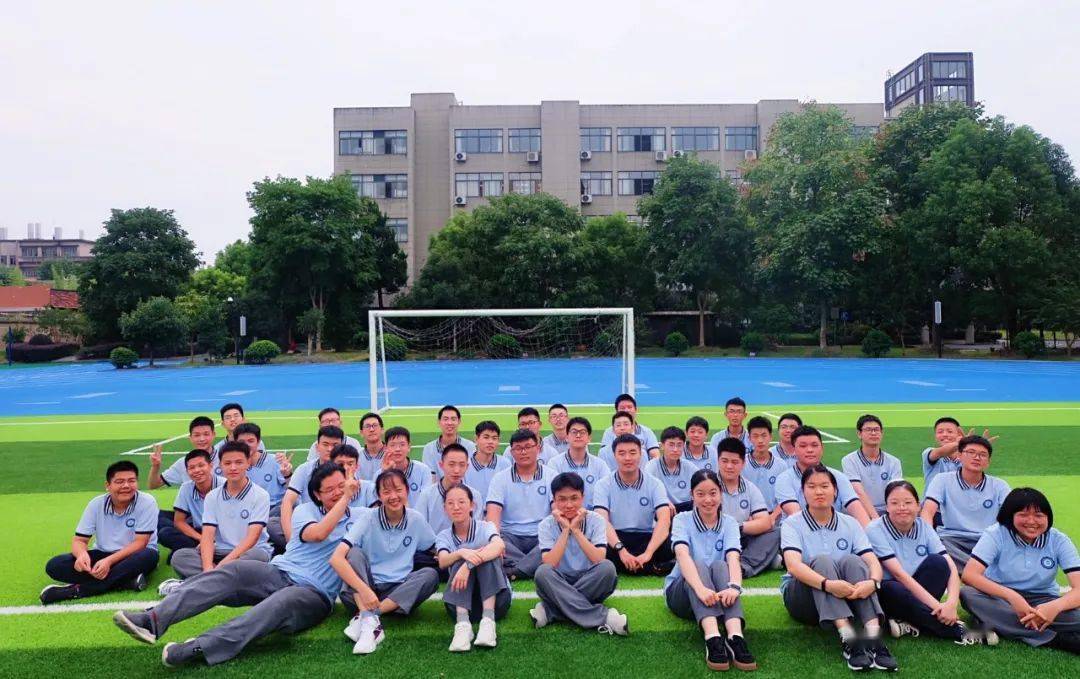 球场上青光闪闪，少年好手迸发潜力的简单介绍