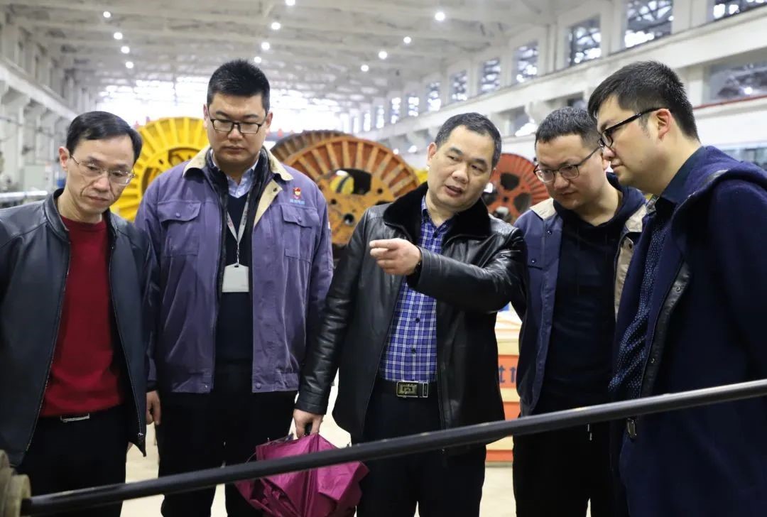 争夺金杯的队伍们将全力以赴拼搏 争夺金杯的队伍们将全力以赴拼搏