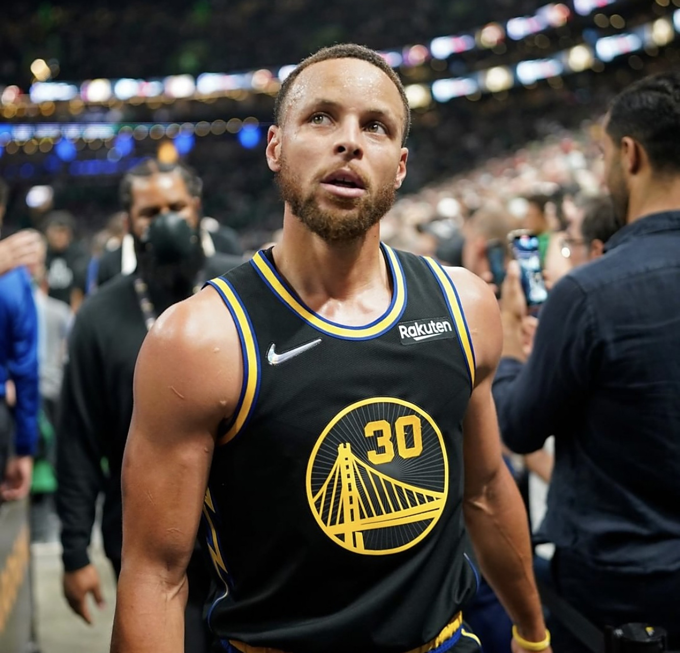 篮球巨星库里复出,勇士狂胜马刺 篮球巨星库里复出,勇士狂胜马刺