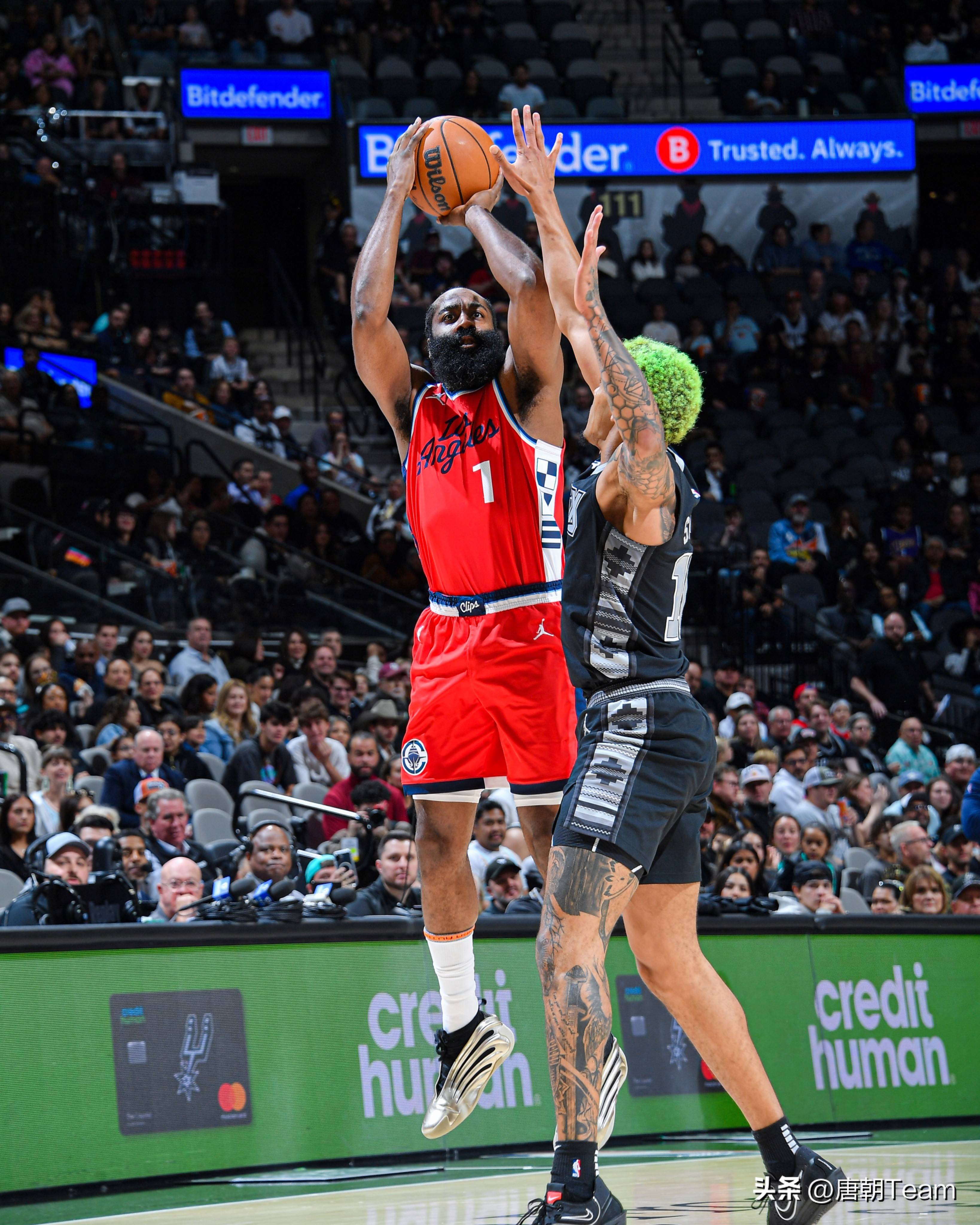 开云体育下载-马刺大胜雷霆，李威廉姆斯神奇发威！