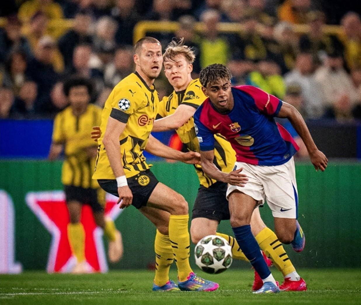 开云体育在线登录-多特蒙德客场惊险逆转，击败对手取得三分