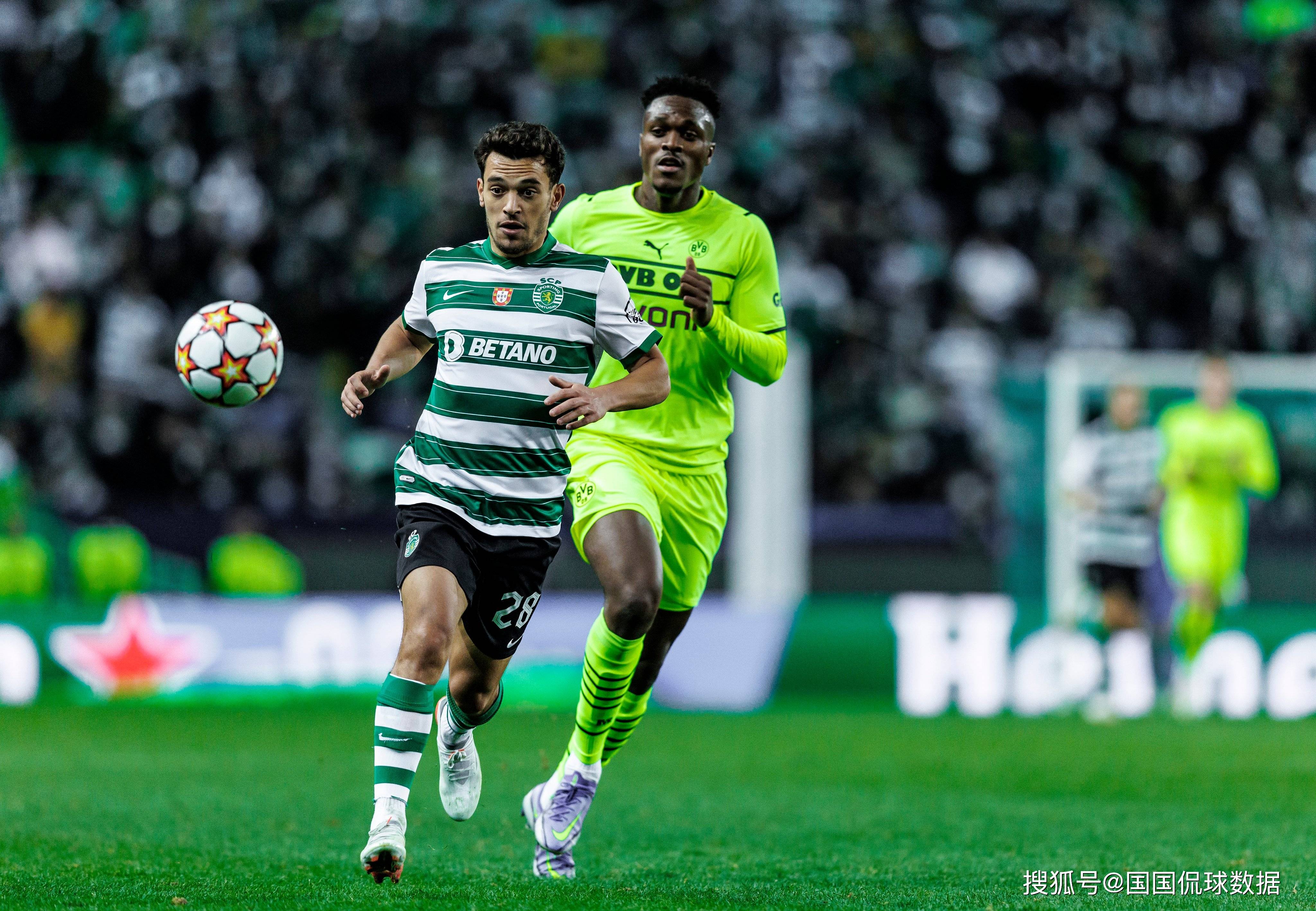 多特蒙德客场惊险逆转,击败对手取得三分 多特蒙德客场惊险逆转,击败对手取得三分