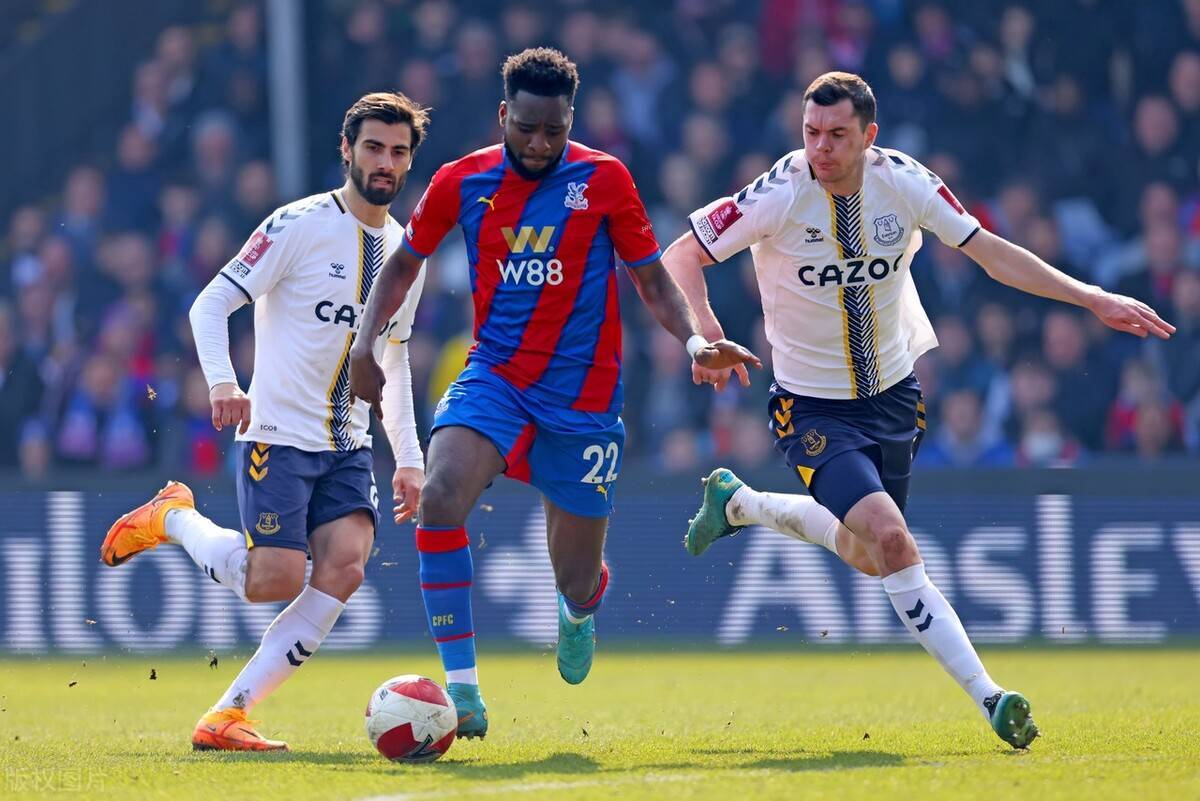 包含英超联赛激烈角逐,顶级球队实力不俗的词条 包含英超联赛激烈角逐,顶级球队实力不俗的词条