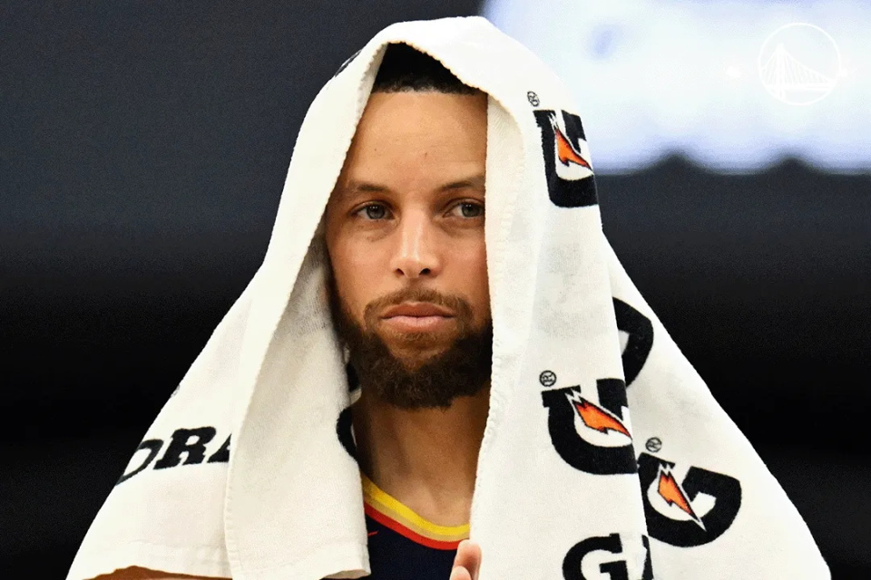 勇士大胜掘金,库里表现全面 勇士大胜掘金,库里表现全面