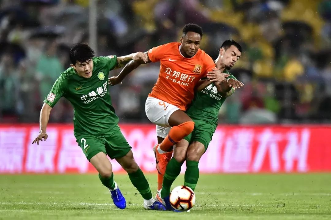 包含武汉卓尔客场失利，战绩出现波动的词条