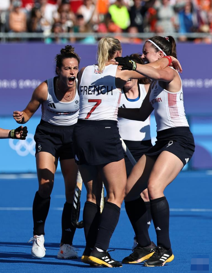 英国队球员表现出色,赢得比赛 英国队球员表现出色,赢得比赛