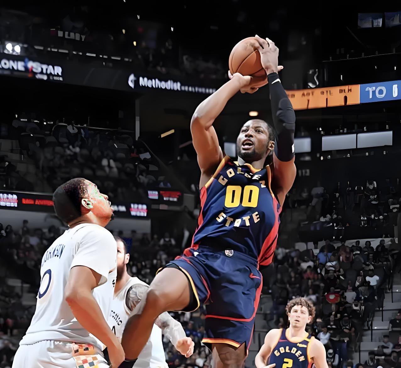 开云体育在线-勇士击败马刺，取得胜利