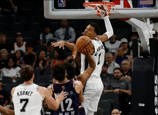 关于灰熊客场大胜马刺取得三连胜的信息