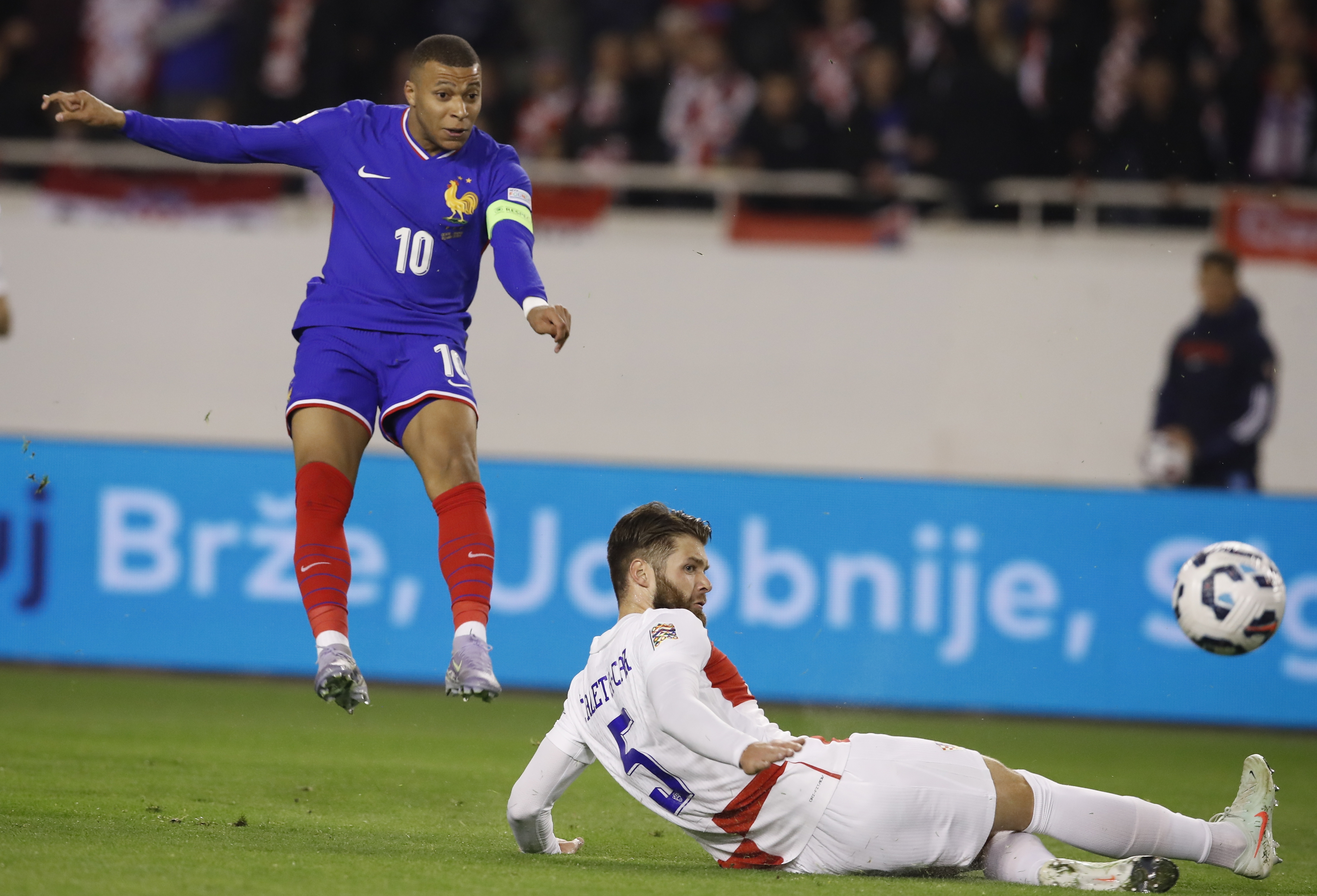 克罗地亚主场战胜瑞典,取得欧预赛关键胜利 克罗地亚主场战胜瑞典,取得欧预赛关键胜利