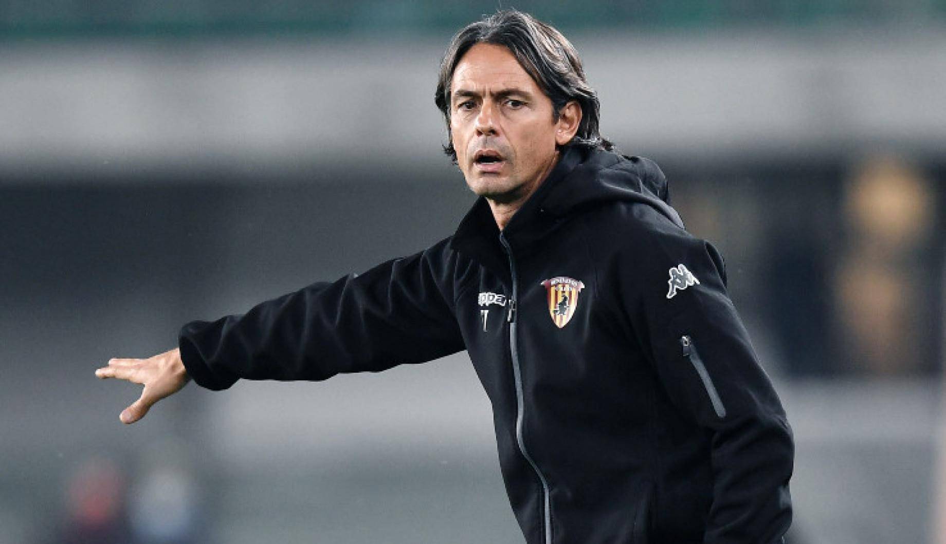 包含贝内文托遭遇失败，主教练重新调整战术的词条