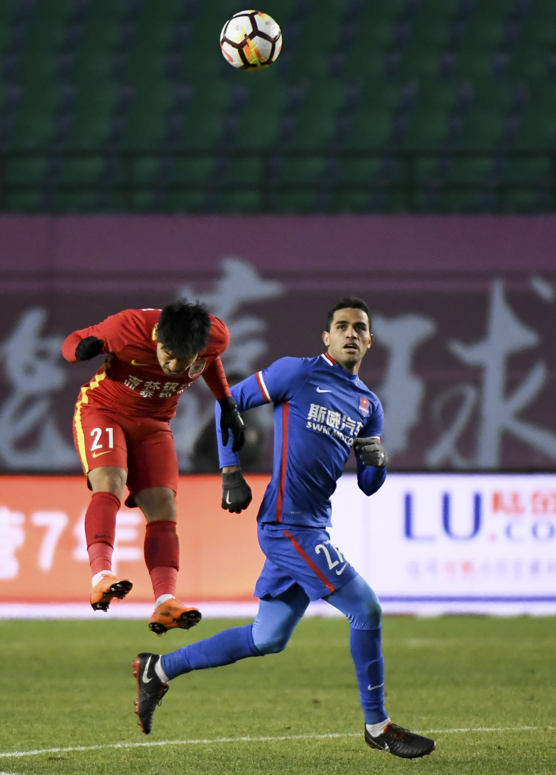 开云体育平台-包含山东泰山坚定信心，迎战重庆斯威，争夺胜利的词条