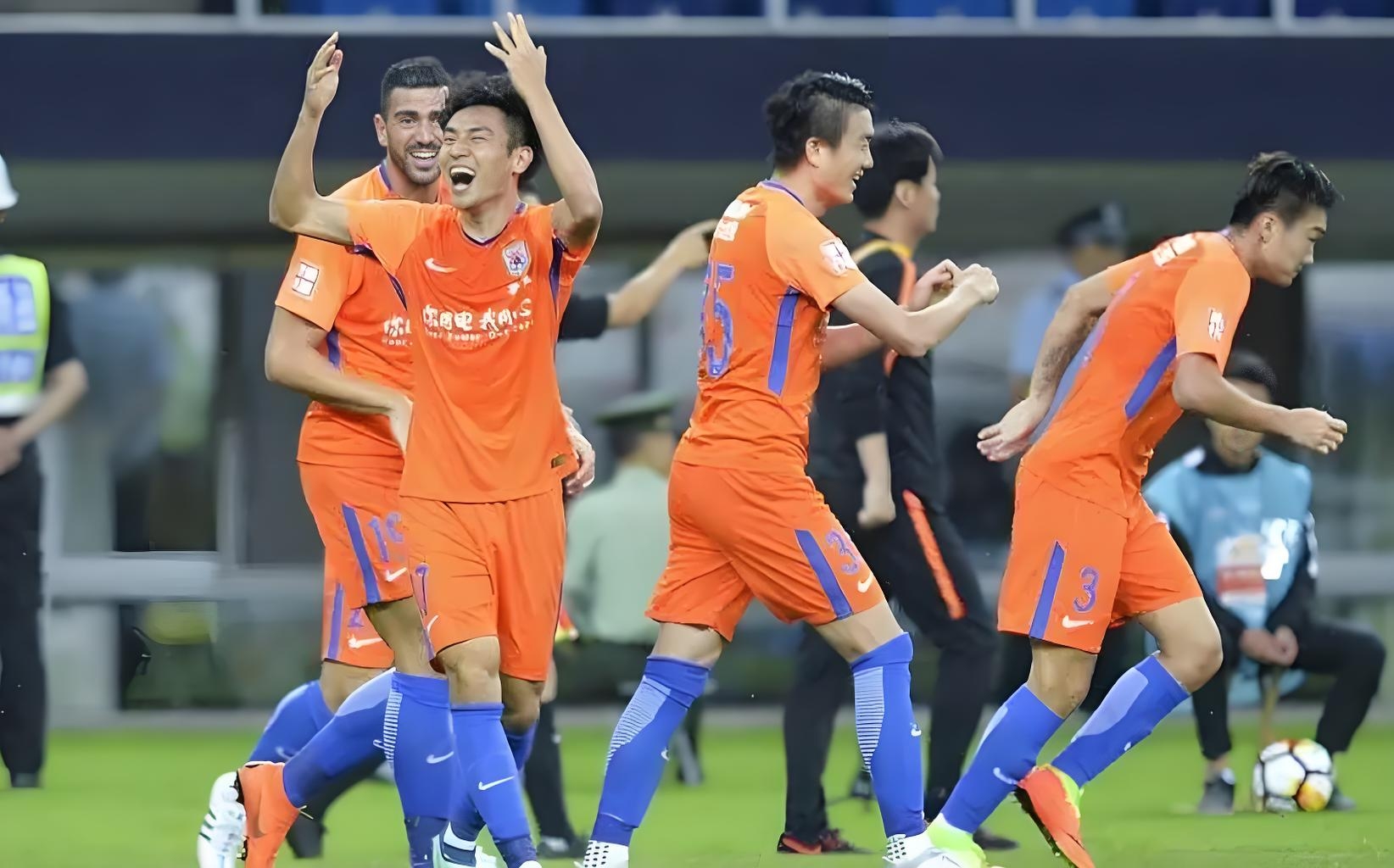 包含申花新援崭露头角，助球队取胜的词条