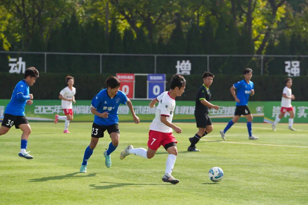 一场场比赛激情上演，双方球队表现拼搏的简单介绍