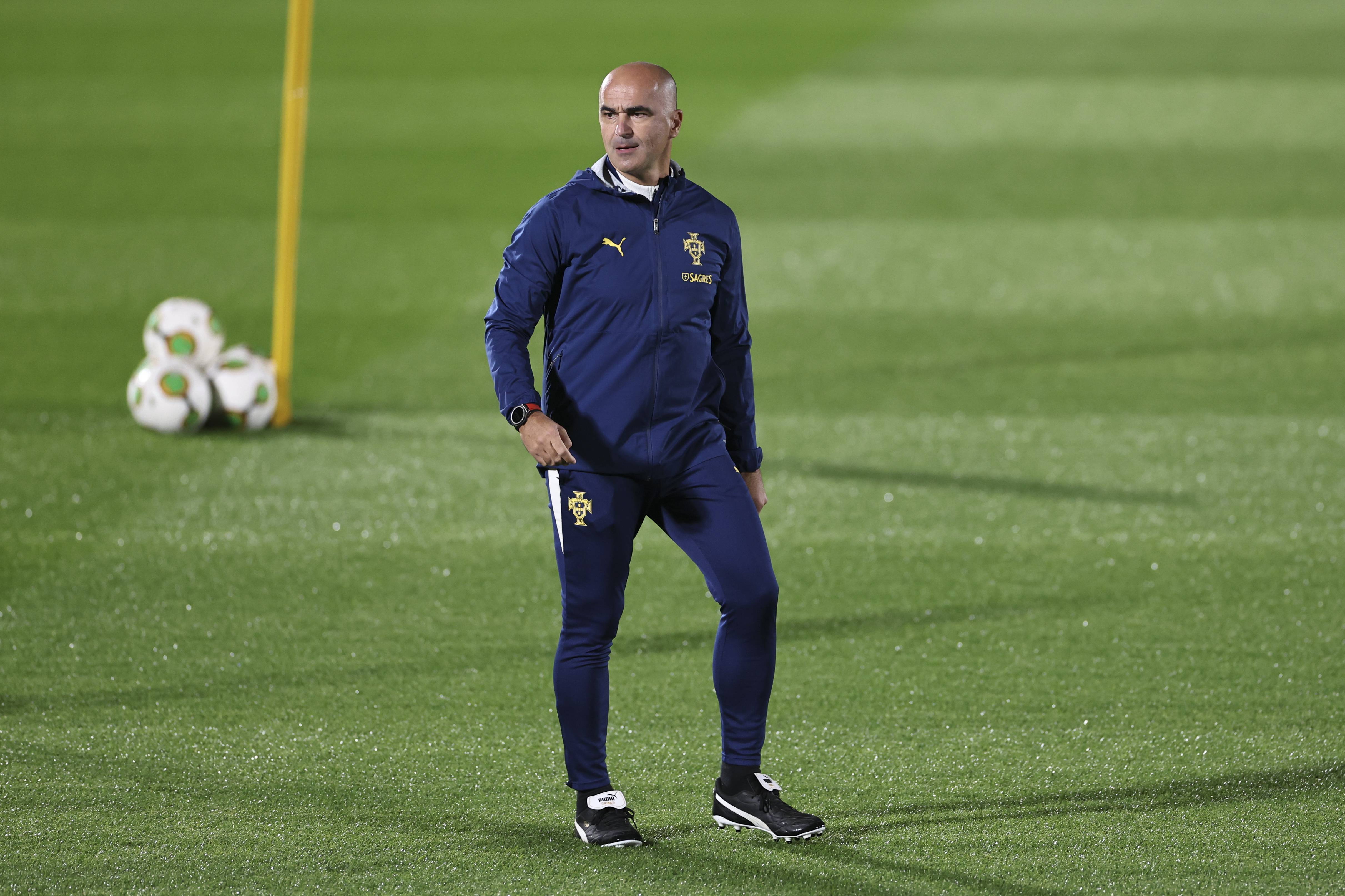 足球舞台新闻发布，球员积极备战