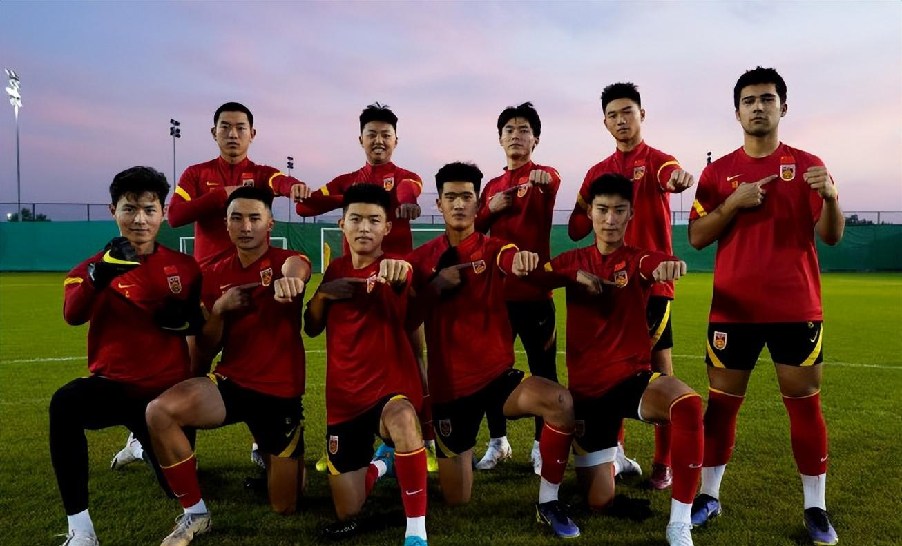 中国国家队在足球赛场上表现出色