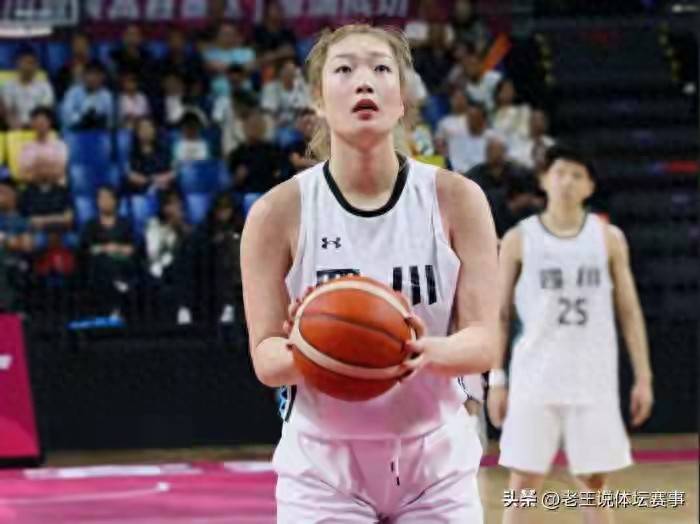 四川篮球赛事中取得连胜表现